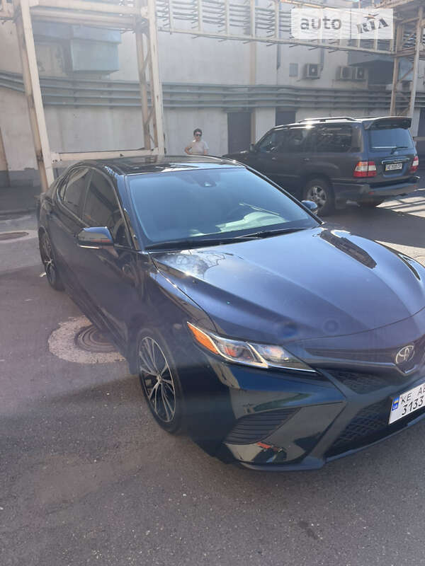 Седан Toyota Camry 2019 в Кривом Роге