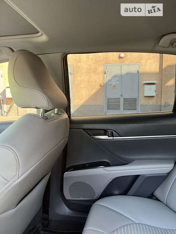 Седан Toyota Camry 2019 в Кривом Роге