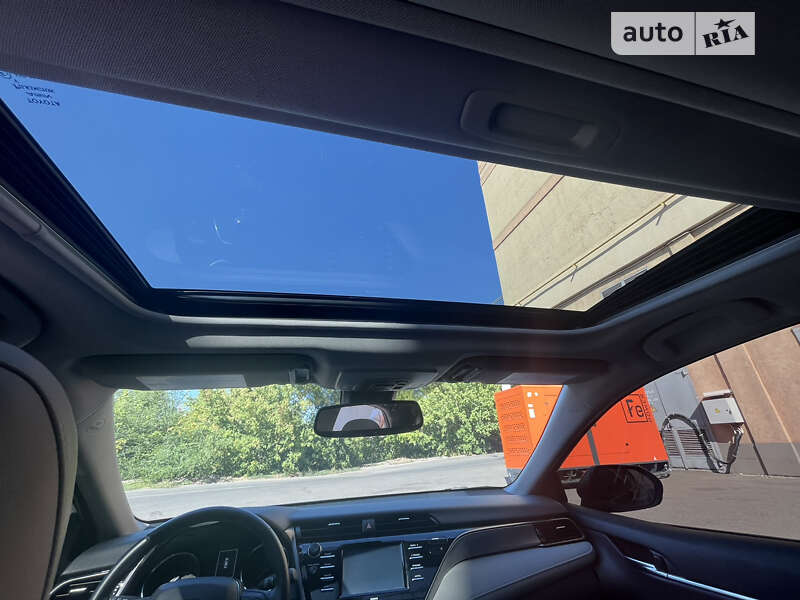 Седан Toyota Camry 2019 в Кривом Роге