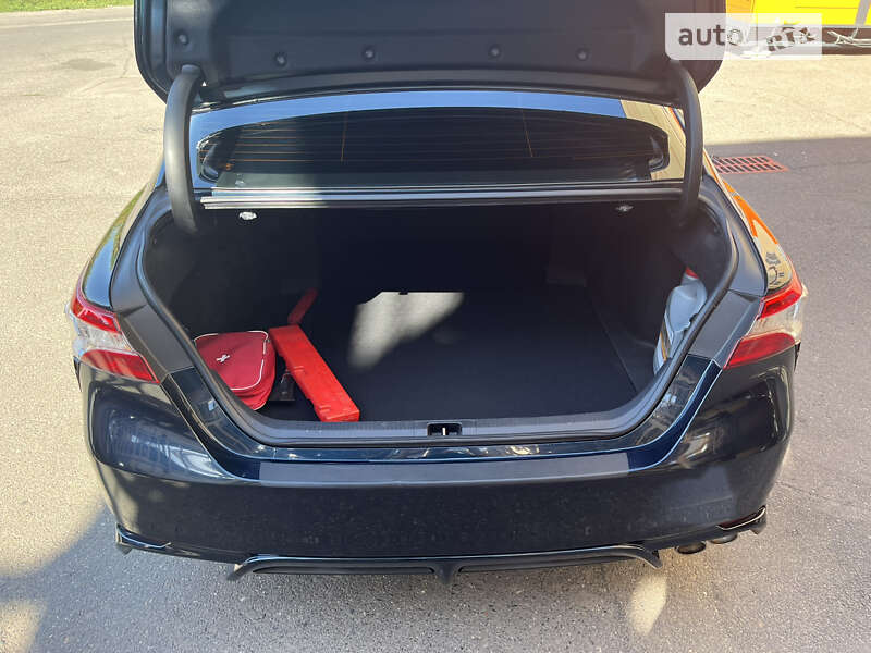 Седан Toyota Camry 2019 в Кривом Роге