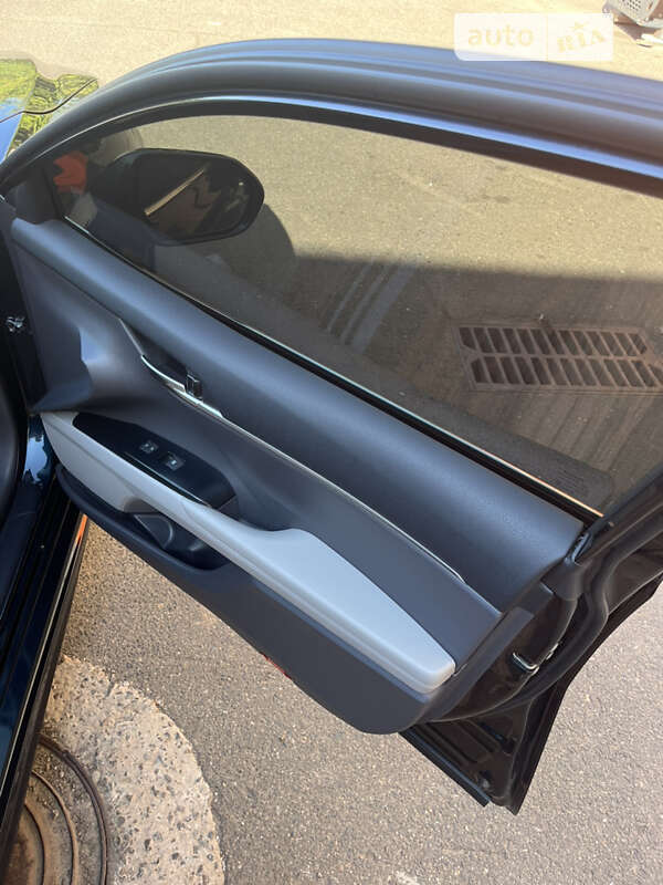 Седан Toyota Camry 2019 в Кривом Роге