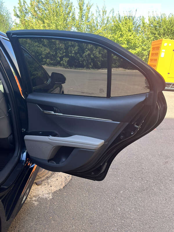 Седан Toyota Camry 2019 в Кривом Роге