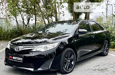 Седан Toyota Camry 2013 в Києві