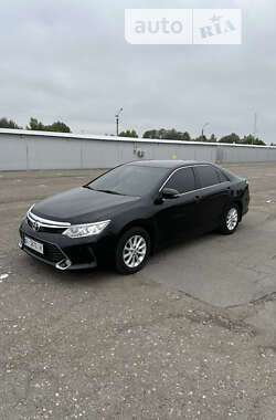 Седан Toyota Camry 2016 в Киеве