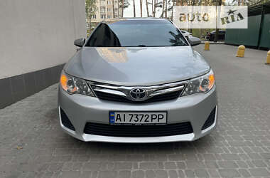 Седан Toyota Camry 2013 в Києві