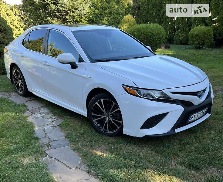 Седан Toyota Camry 2019 в Харкові