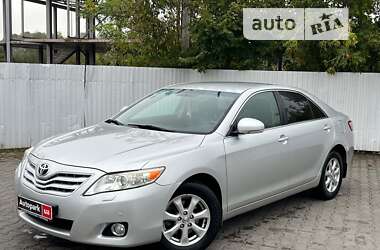 Седан Toyota Camry 2010 в Виннице