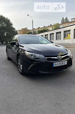 Седан Toyota Camry 2016 в Киеве