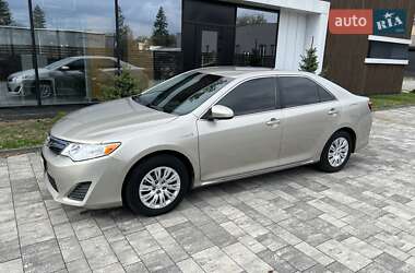 Седан Toyota Camry 2014 в Тячеве