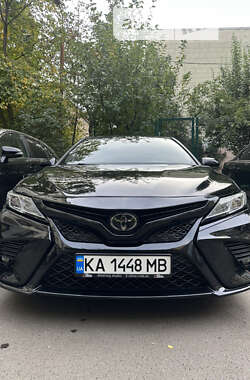 Седан Toyota Camry 2018 в Києві