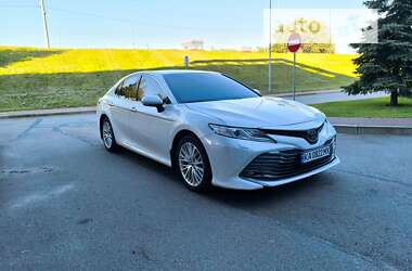 Седан Toyota Camry 2017 в Киеве