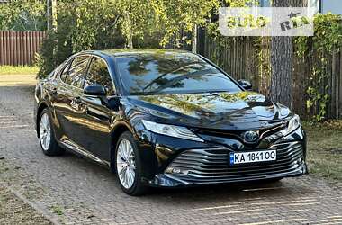 Седан Toyota Camry 2020 в Киеве