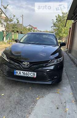 Седан Toyota Camry 2018 в Полтаве