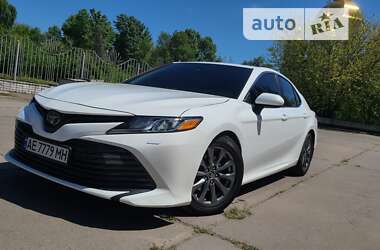 Седан Toyota Camry 2017 в Дніпрі