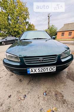 Седан Toyota Camry 1997 в Краснограде