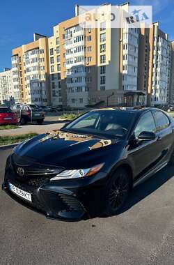 Седан Toyota Camry 2017 в Виннице