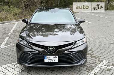 Седан Toyota Camry 2018 в Киеве