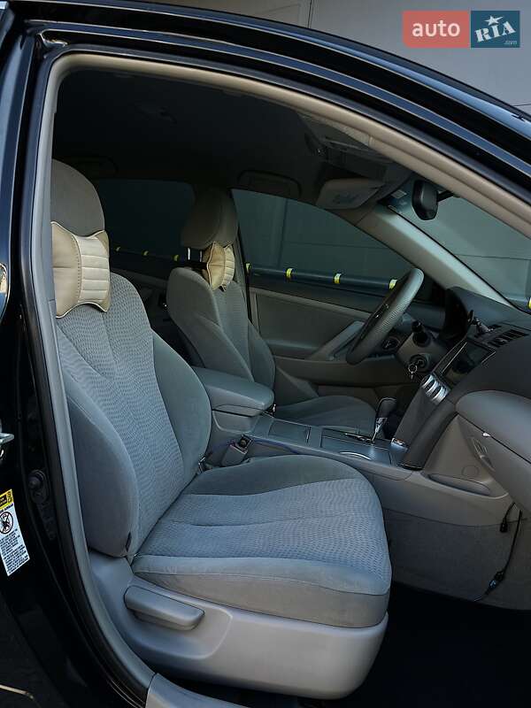 Седан Toyota Camry 2011 в Житомире