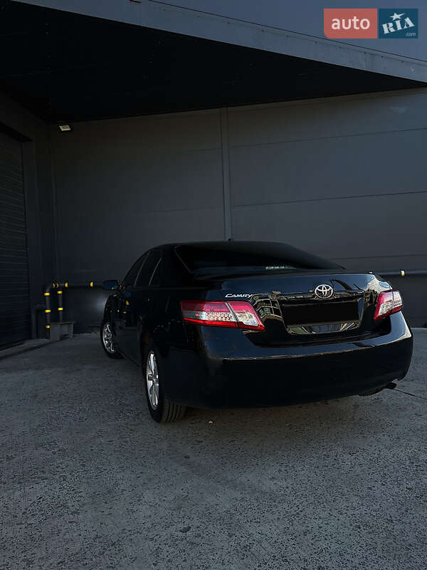 Седан Toyota Camry 2011 в Житомире