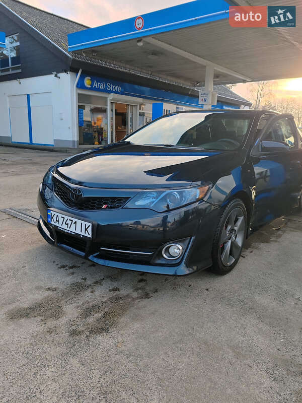 Седан Toyota Camry 2014 в Овручі