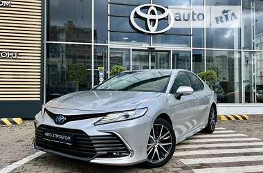 Седан Toyota Camry 2023 в Чернигове