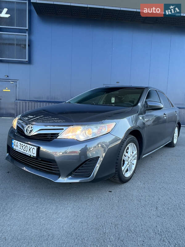 Седан Toyota Camry 2012 в Києві