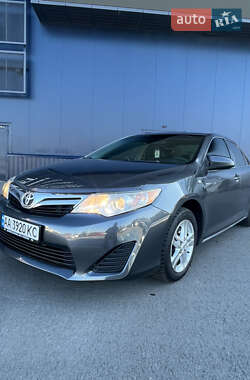 Седан Toyota Camry 2012 в Києві