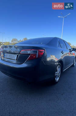 Седан Toyota Camry 2012 в Києві