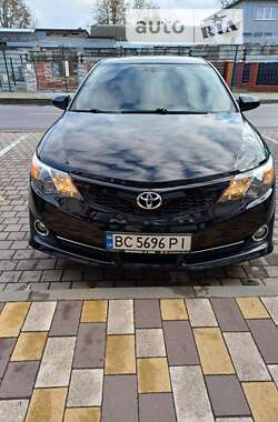 Седан Toyota Camry 2014 в Стрые