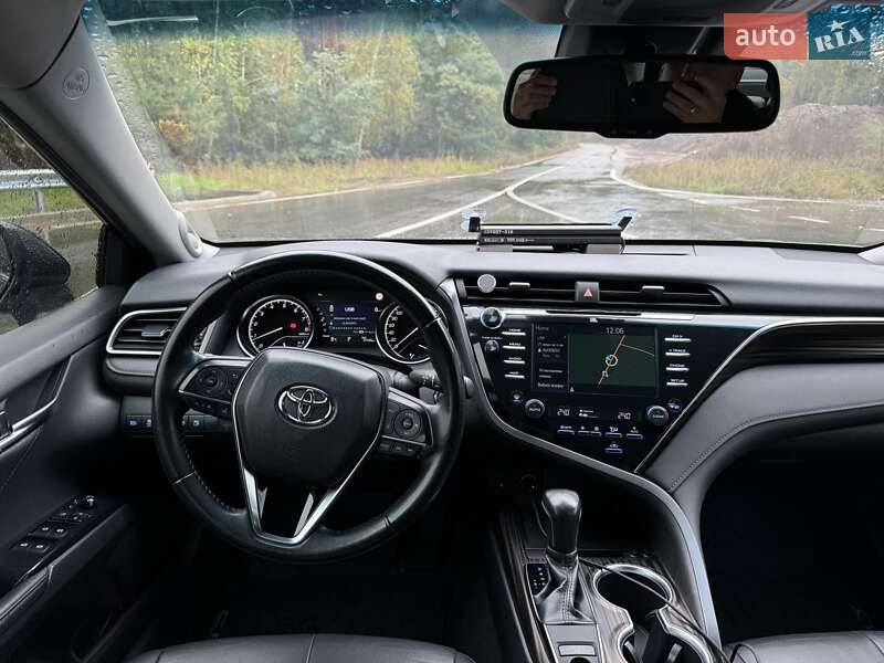 Седан Toyota Camry 2018 в Києві