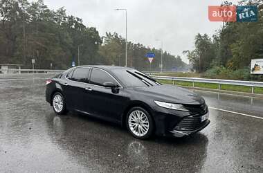 Седан Toyota Camry 2018 в Києві