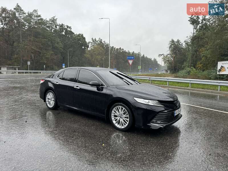 Седан Toyota Camry 2018 в Києві