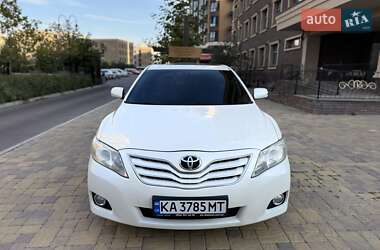 Седан Toyota Camry 2010 в Києві