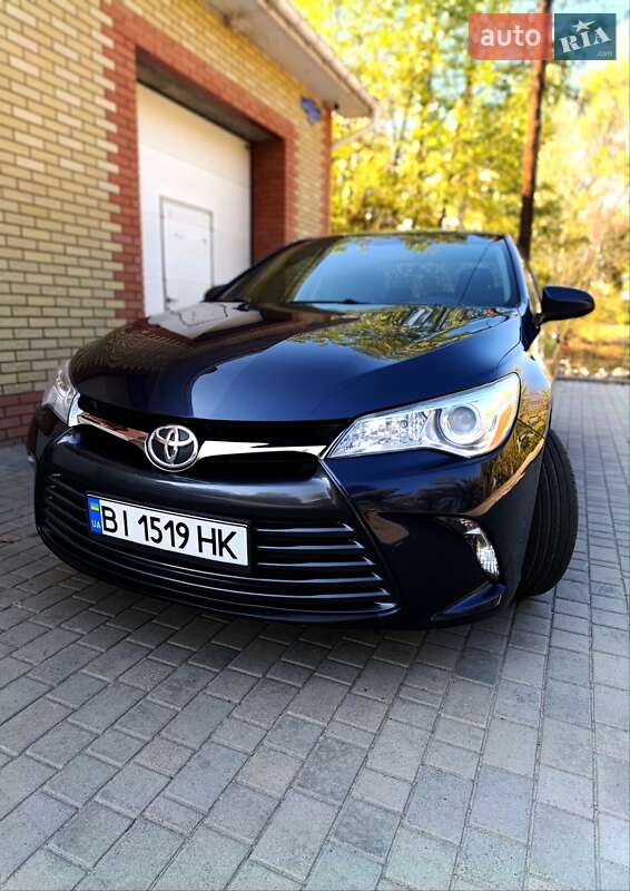 Седан Toyota Camry 2015 в Кременчуге