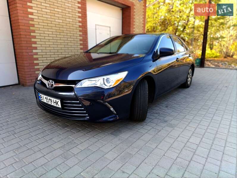 Седан Toyota Camry 2015 в Кременчуге