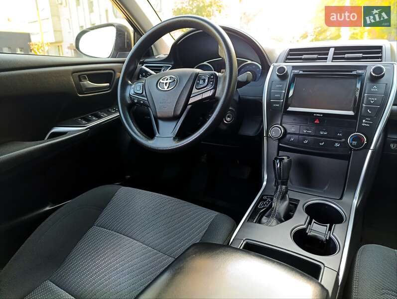 Седан Toyota Camry 2015 в Кременчуге