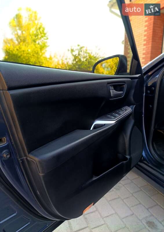 Седан Toyota Camry 2015 в Кременчуге
