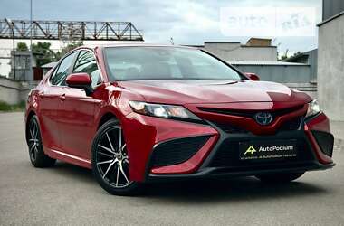 Седан Toyota Camry 2021 в Киеве