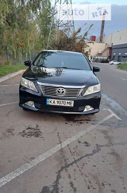 Седан Toyota Camry 2012 в Києві