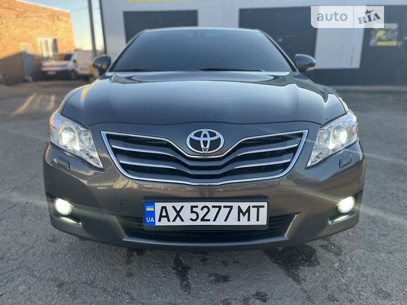 Седан Toyota Camry 2011 в Харкові