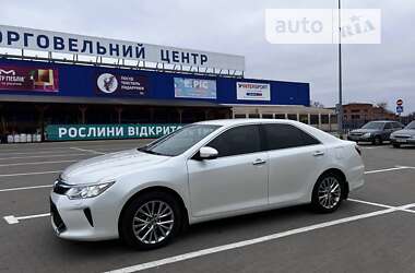 Седан Toyota Camry 2016 в Прилуках