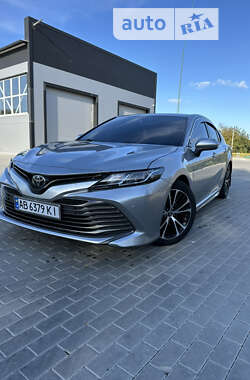 Седан Toyota Camry 2020 в Виннице