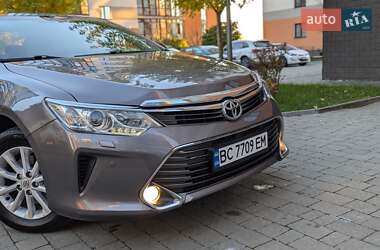 Седан Toyota Camry 2016 в Івано-Франківську