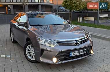 Седан Toyota Camry 2016 в Івано-Франківську