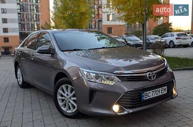 Седан Toyota Camry 2016 в Івано-Франківську