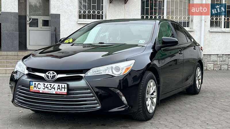 Седан Toyota Camry 2015 в Луцьку