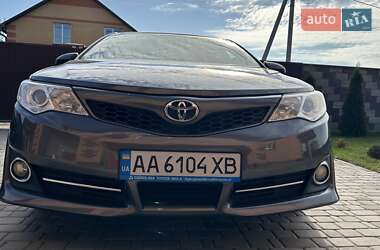 Седан Toyota Camry 2013 в Києві