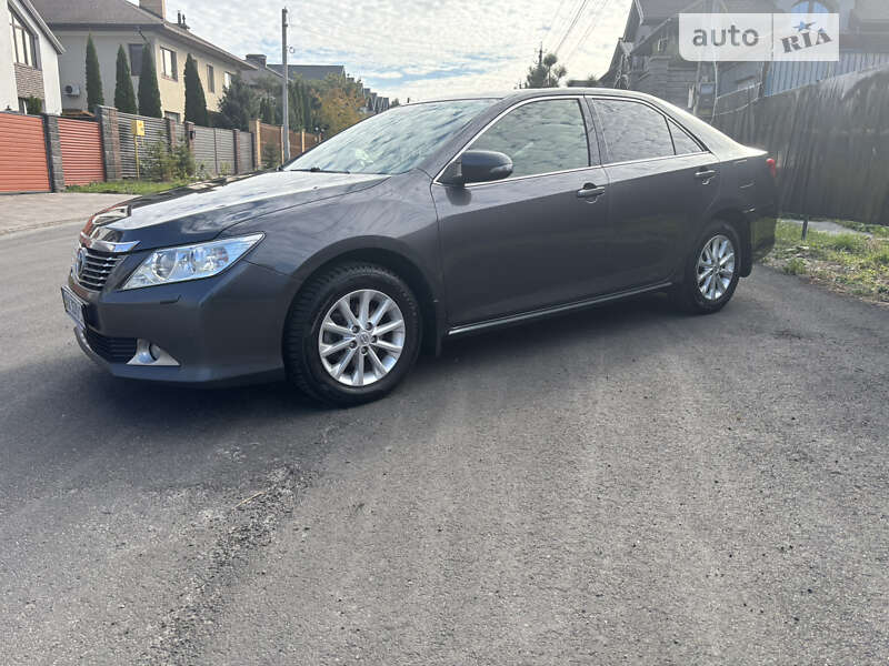 Седан Toyota Camry 2012 в Києві