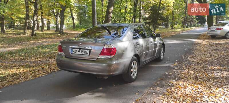 Седан Toyota Camry 2005 в Виннице