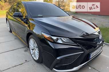 Седан Toyota Camry 2020 в Киеве